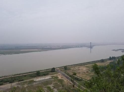 图为穿黄隧洞之上的黄河 曹梦媛 摄