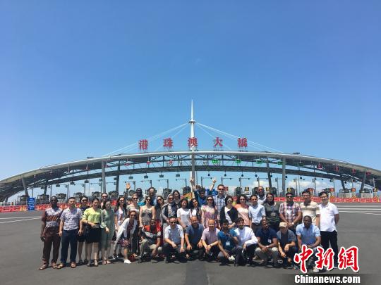 中国侨网青年汉学家在穗研修在岭南各地游历。暨南大学提供