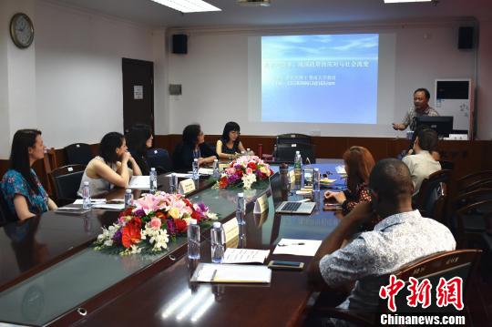 青年汉学家在穗研修。暨南大学提供
