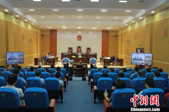 图为庭审现场。　邓煜 摄