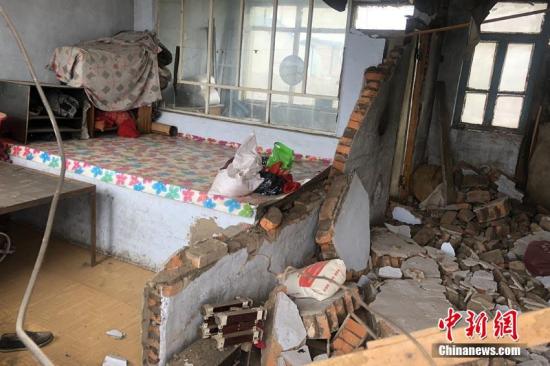 村民家中墙壁倒塌。<a target='_blank' href='http://www.chinanews.com/'>中新社</a>记者 张瑶 摄