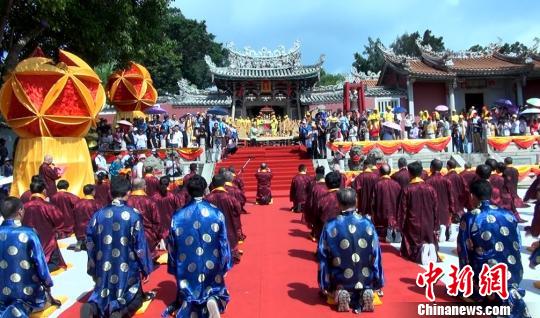 海峡两岸千余名信众福建东山祭关公