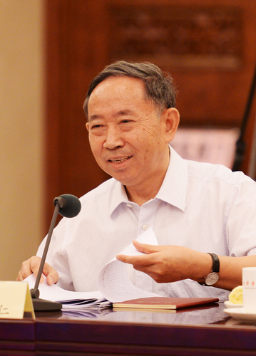 袁贵仁委员发言。1