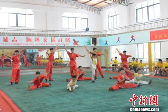 开营式上的武术表演。　孙虹 摄