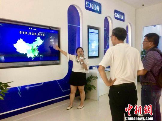 两岸媒体人参访乌镇互联网医院。郭其钰 摄