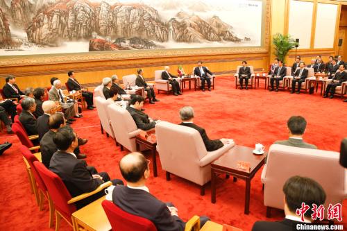 资料图：2014年9月26日，中共中央总书记习近平在北京人民大会堂会见台湾和平统一团体联合参访团。<a target='_blank' href='http://www.chinanews.com/'>中新社</a>发 盛佳鹏 摄