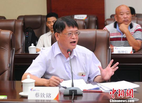 蔡钦铭介绍全国台企联组织台商考察海峡两岸产业合作区情况。蒋雪林 摄