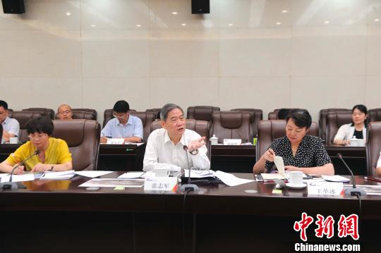 张志军在座谈会上讲话。蒋雪林 摄