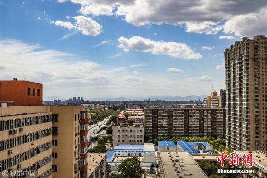 资料图：北京蓝天。许建萍 摄 图片来源：视觉中国