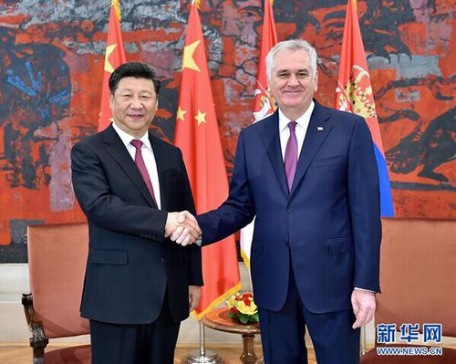 6月18日，国家主席习近平在贝尔格莱德同塞尔维亚总统尼科利奇举行会谈。 新华社记者 李涛 摄