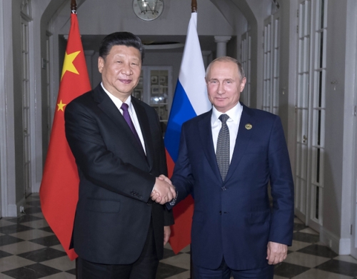 7月26日，国家主席习近平在南非约翰内斯堡同俄罗斯总统普京举行会晤并共进晚餐。