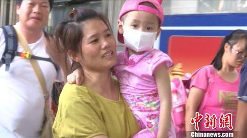 广西“侠义夫妇”为养女治病花光积蓄爱心人士众筹40万