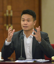 打出吸引人才、增强教育互动的组合拳