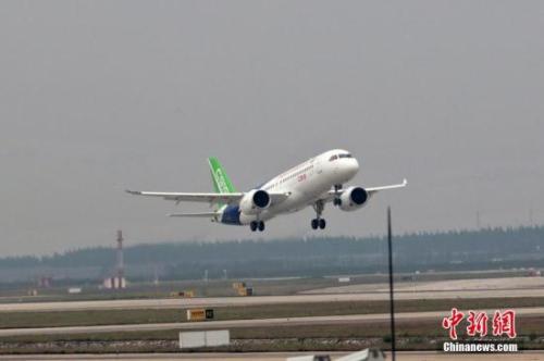 资料图：飞机。张亨伟 摄