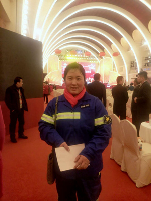 女环卫工落户上海:18年清扫1条路 曾以为不可能
