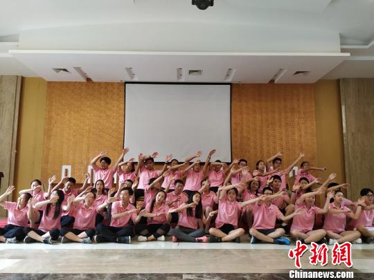 营员们共同唱响中国著名歌曲《茉莉花》。　林晓丹 摄
