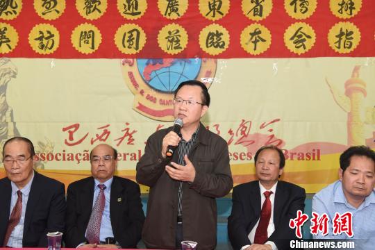 图为访问团团长、广东省侨办副主任郑建民致辞。莫成雄 摄