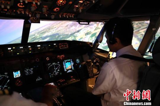 填补产业空白新疆首个飞行模拟训练中心投入使用