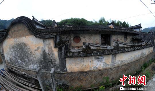 8月初，当地特色建筑。巨口乡最出名的土厝之一驸马房。　范崇智　摄