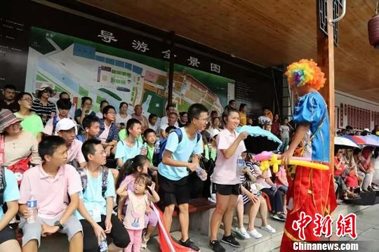 这次活动是“亲情中华”山西沁水夏令营暨“山西沁水·多伦多”之谊夏令营的阳城之行。　白军社 摄