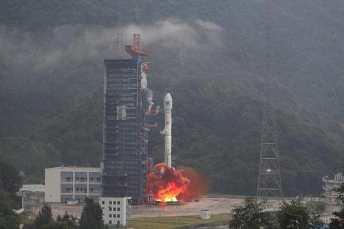 我国成功发射第三十五 三十六颗北斗导航卫星