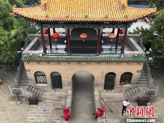 海外华文媒体参观皇城相府。胡健 摄