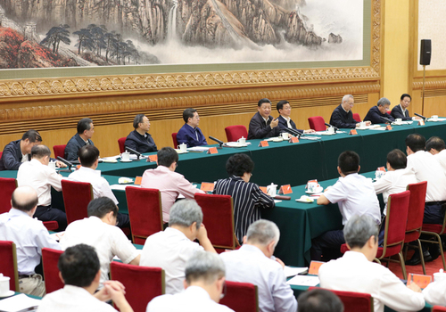 8月27日，中共中央总书记、国家主席、中央军委主席习近平在北京人民大会堂出席推进“一带一路”建设工作5周年座谈会并发表重要讲话。新华社记者 黄敬文 摄