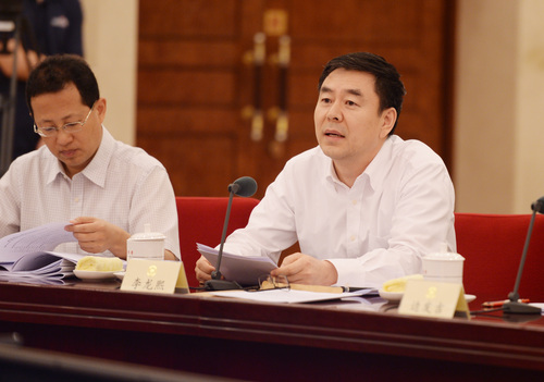 李龙熙委员发言。