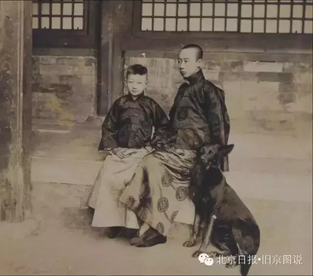 故宫养心殿房梁取出罕见宝匣 标注年款嘉庆六年