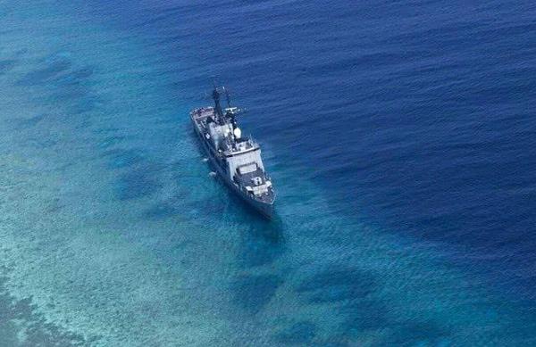 美媒:菲律宾海军已将在南海半月礁搁浅军舰拖走
