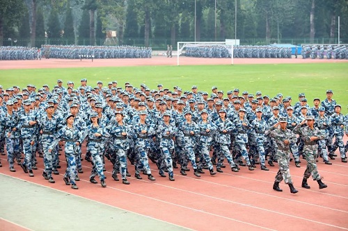 大学阅兵式