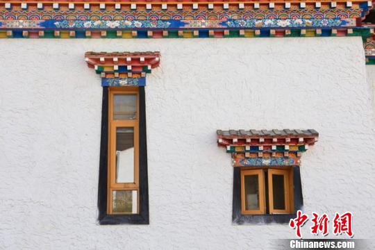 图为9月11日，鲁朗的特色藏居。　鲁朗景区管委会 摄