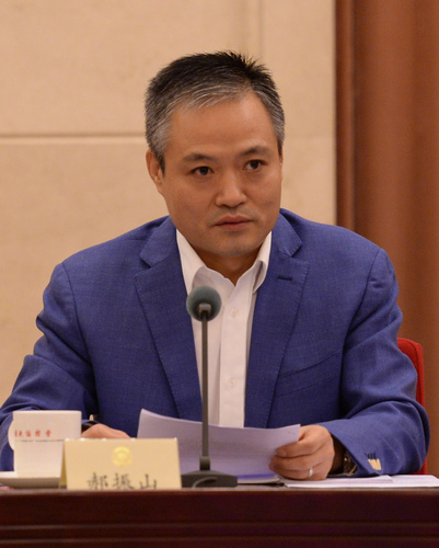 郝振山委员发言。