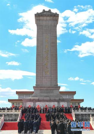 9月30日，烈士纪念日向人民英雄敬献花篮仪式在北京天安门广场隆重举行。 新华社记者 申宏 摄