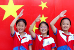 喜迎国庆 我和国旗合个影