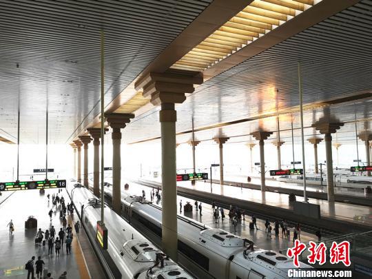 图为南京南站。　张煜欢 摄