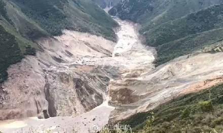 金沙江堰塞湖抢险:后续梯队连夜翻越3座4500米高山