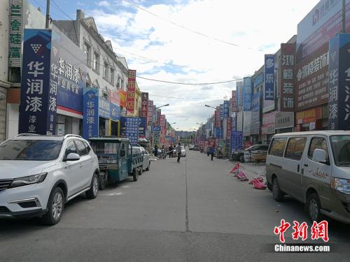 楼市不景气，燕郊售楼一条街旁边的建材市场也十分冷清。<a target='_blank' href='http://www.chinanews.com/' >中新网</a>记者 邱宇 摄