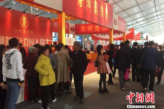 图为“药交会”现场。　吴鹏泉 摄
