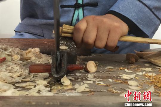 图为樟帮中药炮制技艺展示。　吴鹏泉 摄