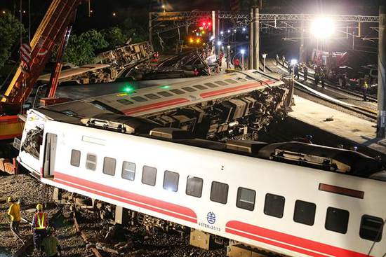 台铁脱轨事故致18死187伤 日本制造商股价重挫6%