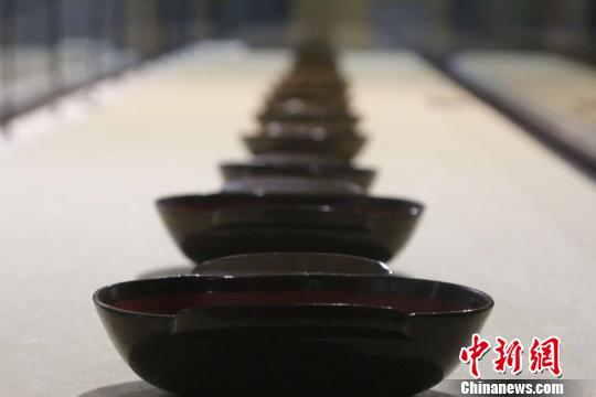 汉代漆耳杯。　朱建兵 摄