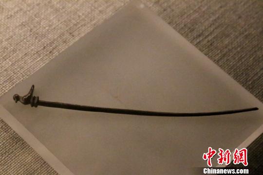 汉代漆鸠杖。　朱建兵 摄