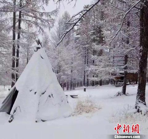 图为雪中撮罗子。　张玮 摄