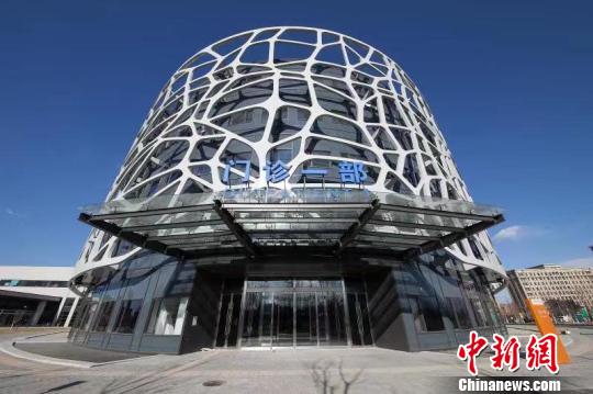 新天坛医院门诊一部。　陈展扬 摄