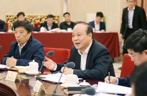曾毓群委员