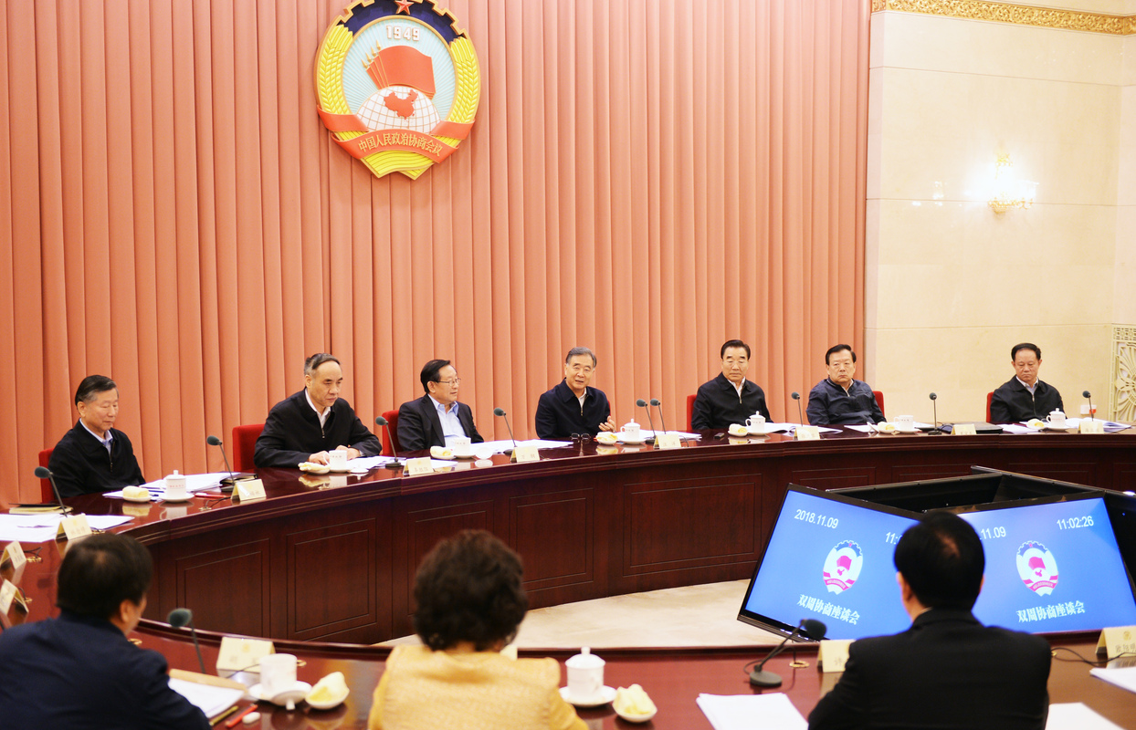 全国政协召开双周协商座谈会 围绕“促进新能源汽车产业健康发展”建言资政 汪洋主持