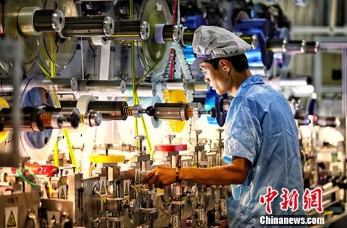 资料图：江苏盐城一家企业内的生产景象。<a target='_blank' href='http://www.chinanews.com/'>中新社</a>记者 泱波 摄