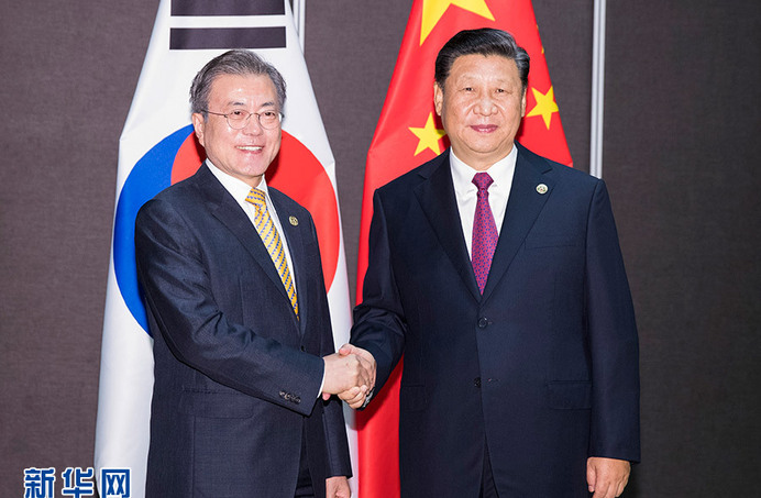 习近平会见韩国总统文在寅