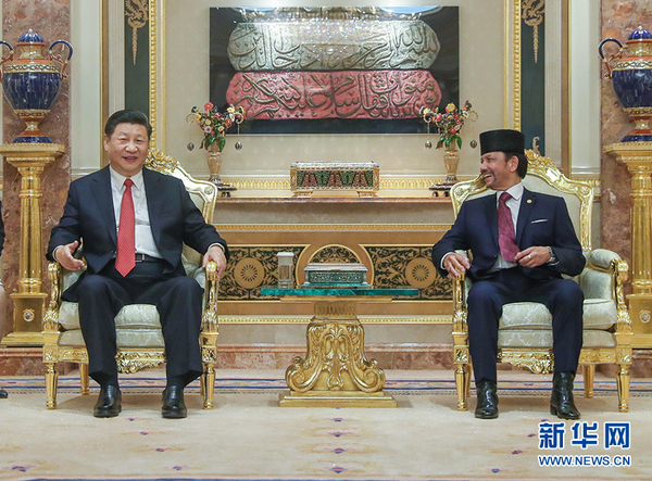 11月19日，国家主席习近平在斯里巴加湾同文莱苏丹哈桑纳尔举行会谈。